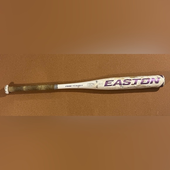 Easton Amethyst Bat with Purple and White Design - 29 inches 18 oz - Picture 1 of 2